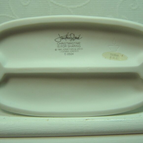 Vintage Jonathan & David figurine-"Christmastime is for Sharing"--1983 - Picture 5 of 5